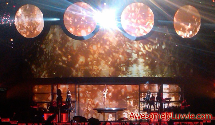 Rihanna Chicago Concert Set Rihanna Chicago Concert Set
