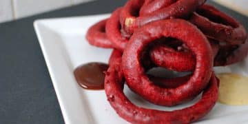 Red velvet onion rings